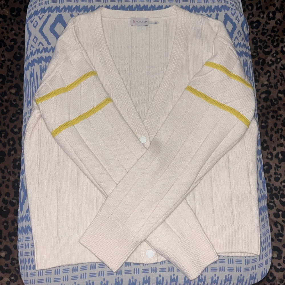 -MONCLER, cardigan tricot
-Size, XL
-Never been worn
-Tag is still on